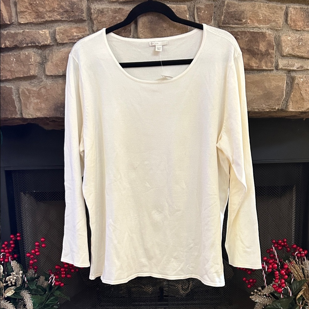 NWT White Long Sleeve Top. XL